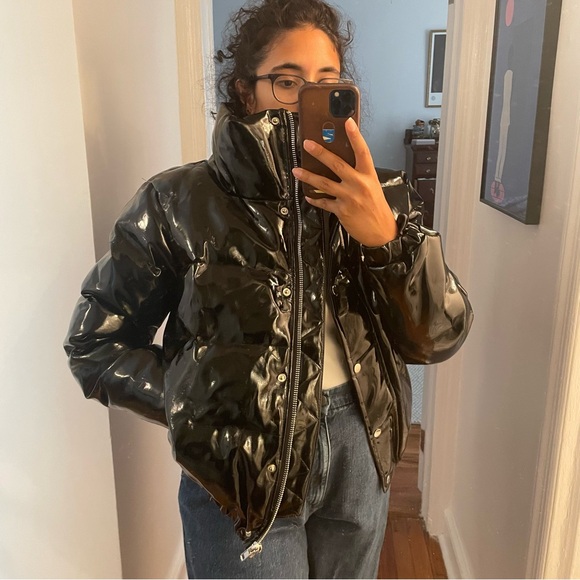 Glossy faux leather puffer - Picture 3 of 12